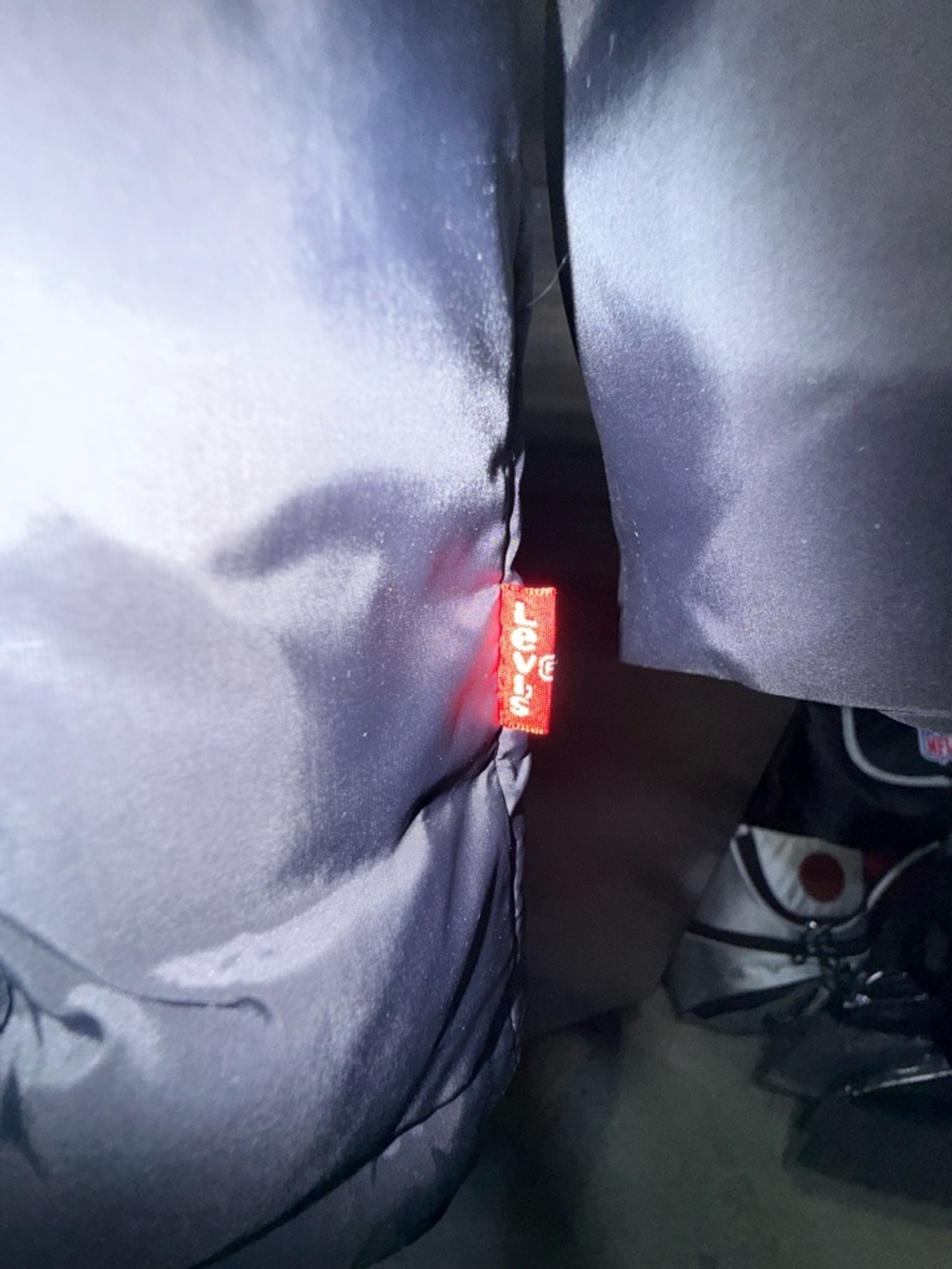 Levi's cinch waist hooded puffer jacket. - Picture 4 of 7